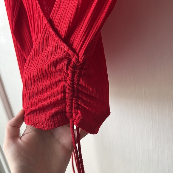 Red Windsor ruched tie v neck top (Size Medium) - Picture 2 of 4